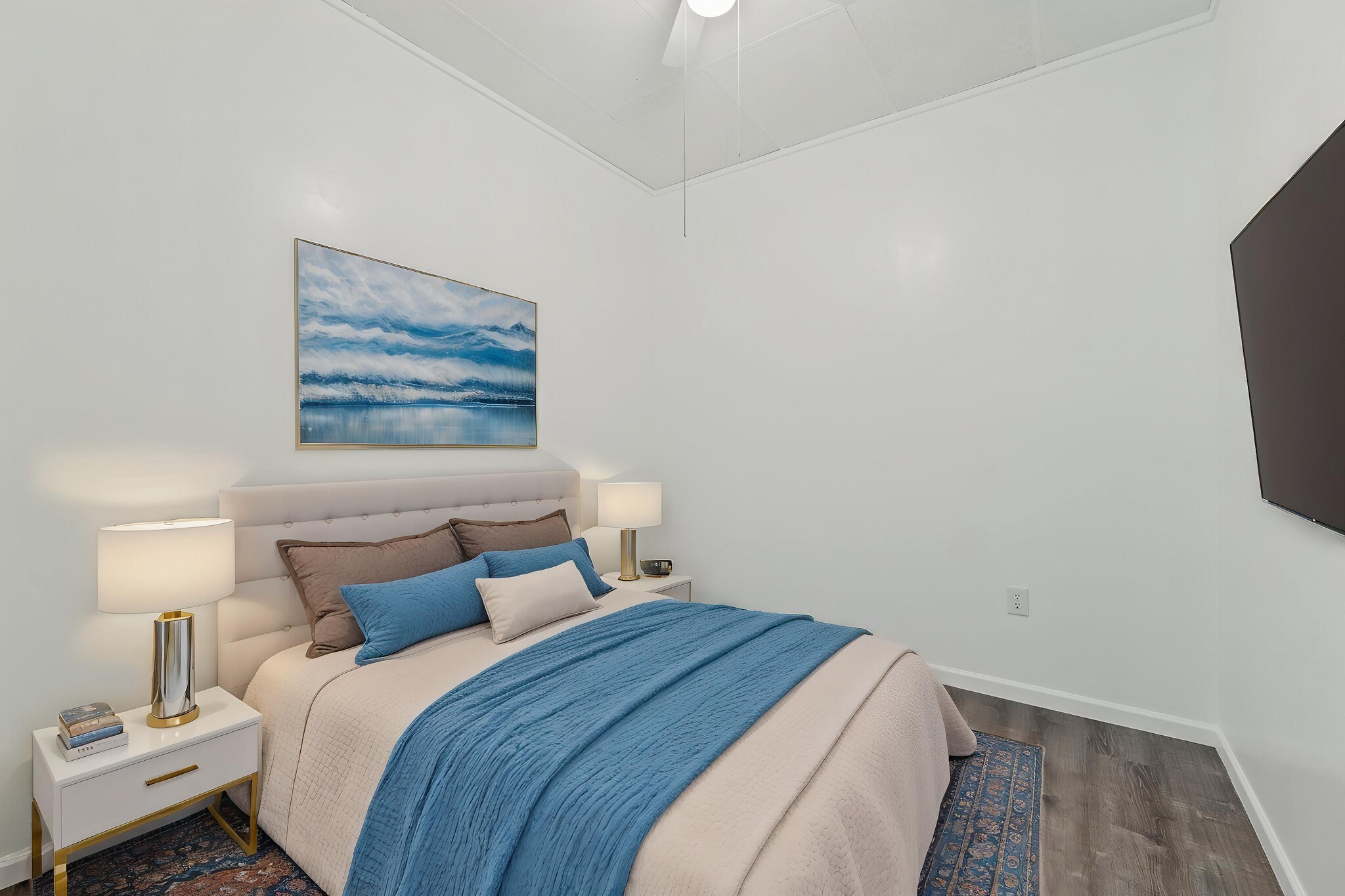 Bed 2 - 2500 Sarah St