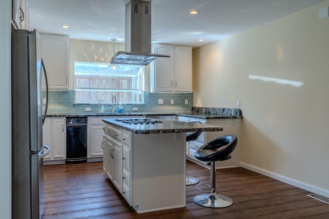 Building Photo - 350 6th St