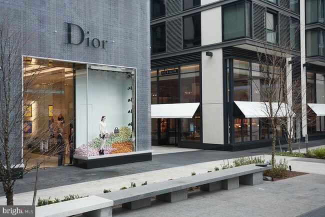 Building Photo - 925 H St NW