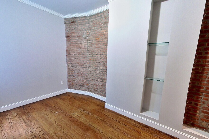 Building Photo - 330 E 100th St