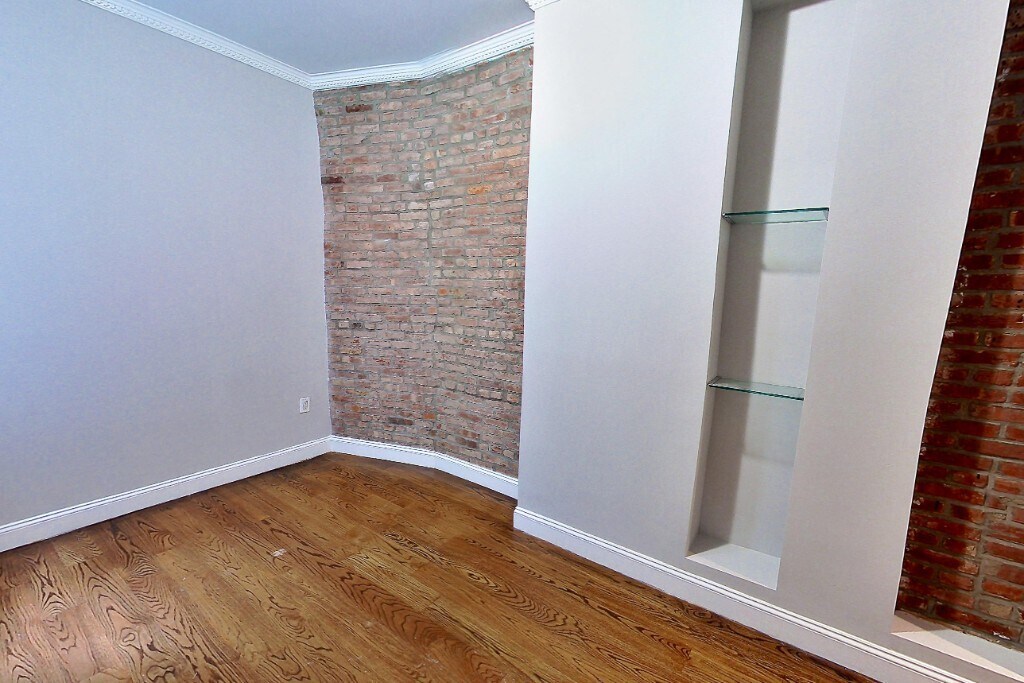 Building Photo - 330 E 100th St