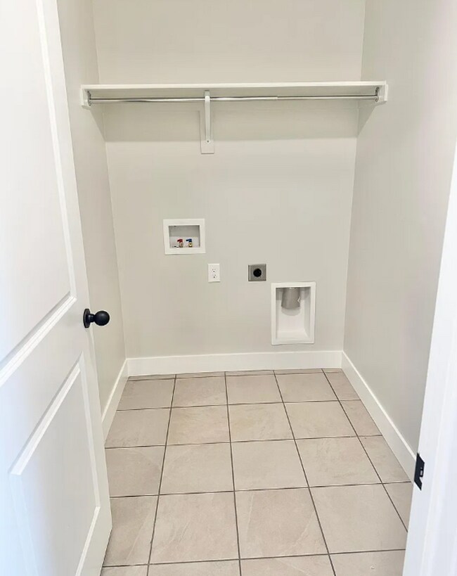 Building Photo - Upgraded Townhome in Willow Point – 3 Bed,...