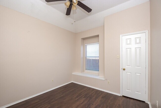 Building Photo - 2221 Baretta Dr