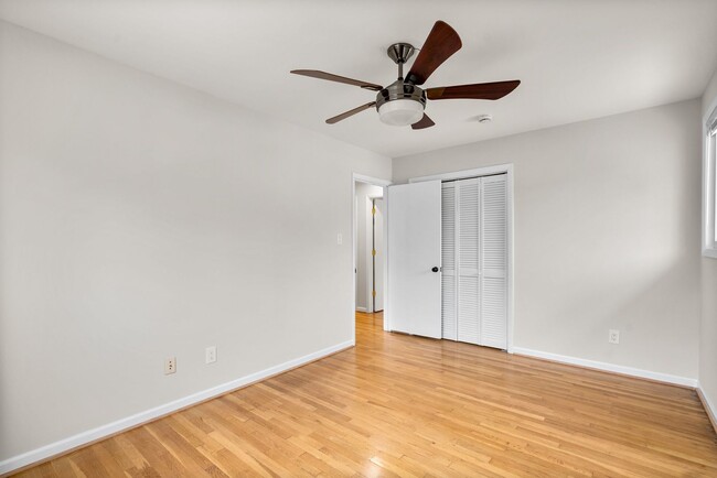 Building Photo - 3 Bed 3 Bath - Silver Spring Split Level -...