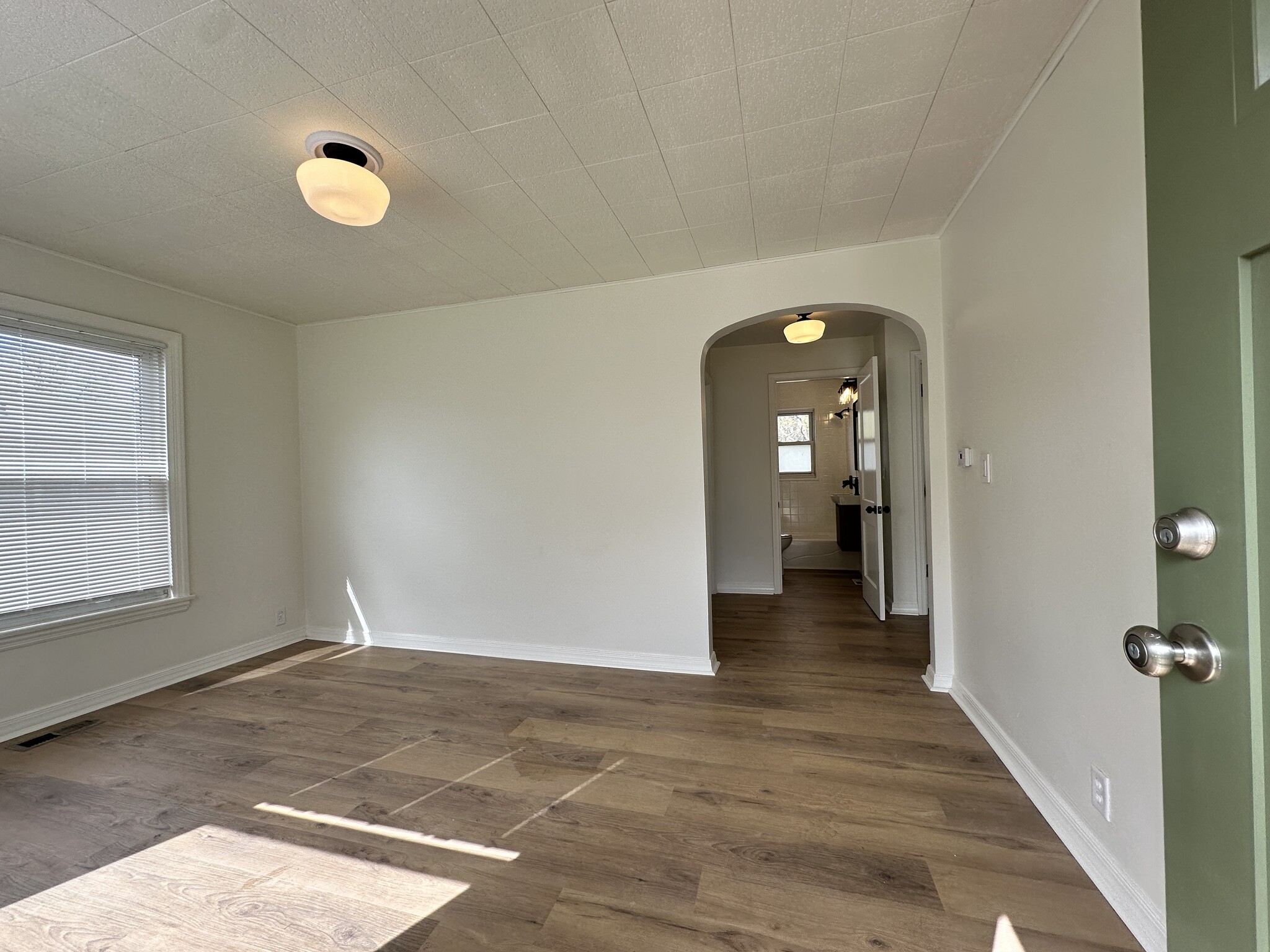 Building Photo - 307 S 5th Ave