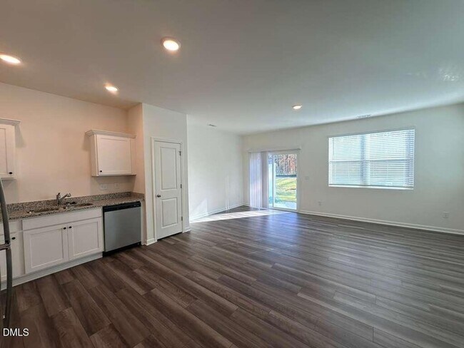 Building Photo - 2048 Trailside Dr