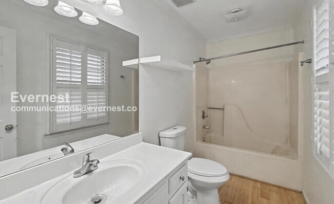 Building Photo - 1050 Independence Ct