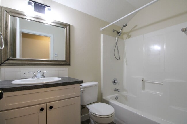 Building Photo - 860 Boxwood Ln SE