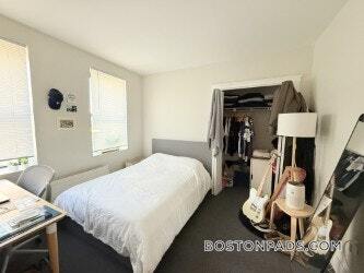 Building Photo - 829 Beacon St