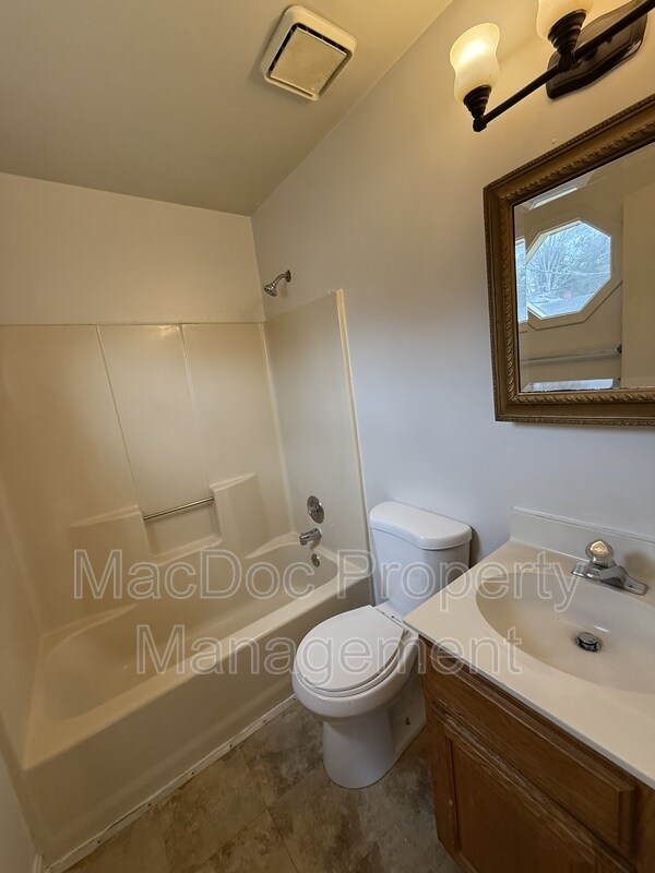 Building Photo - 227 Bend Farm Rd