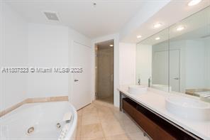 Building Photo - 16275 Collins Ave