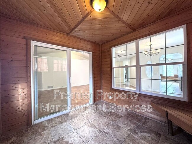 Building Photo - 2005 8th Ave N