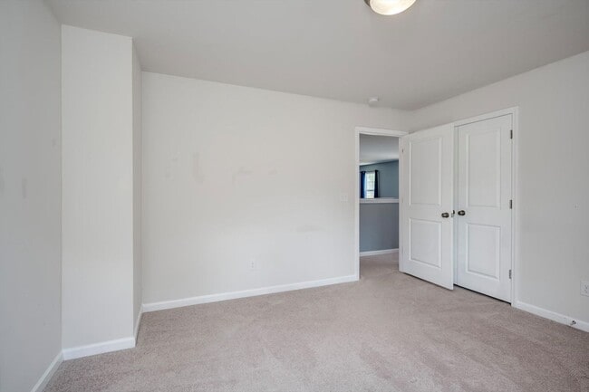 Building Photo - Beautiful 5 Bedroom Home For Rent