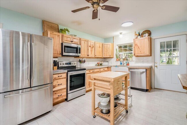 Building Photo - 20075 San Marcos Hwy