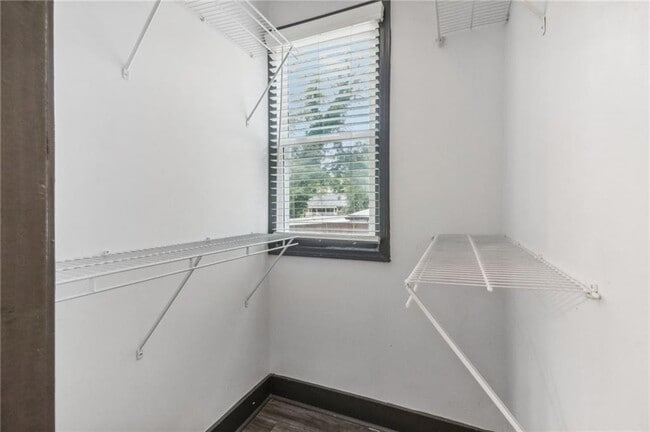 Building Photo - 1393 Westview Dr SW