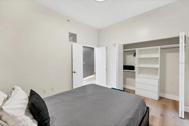 Building Photo - 525 E Jackson St