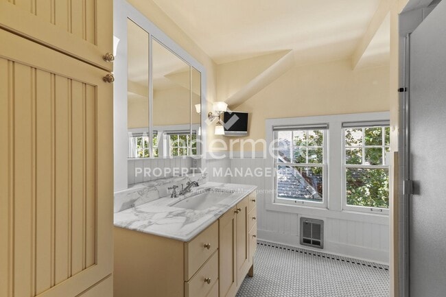 Building Photo - Brown's Addition Historic Neighborhood -  ...