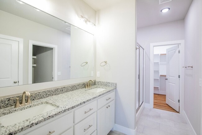 Building Photo - ***905 Seaborn***