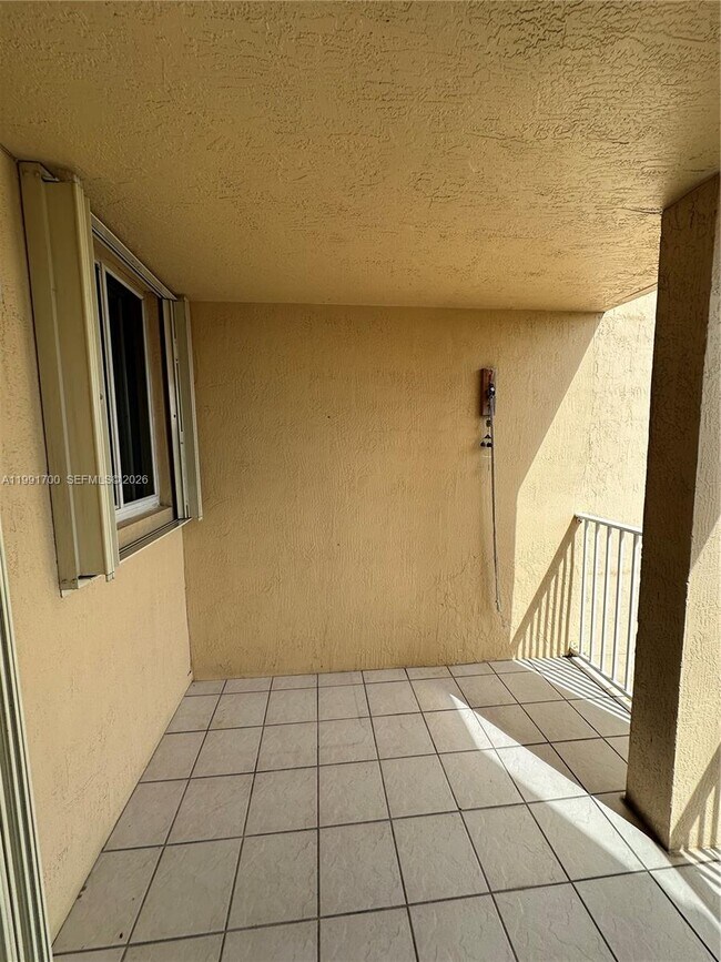 Building Photo - 814 NW 36th Ave