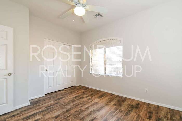 Building Photo - 1949 W Olive Way