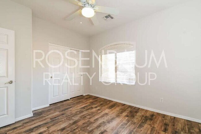 Building Photo - 1949 W Olive Way