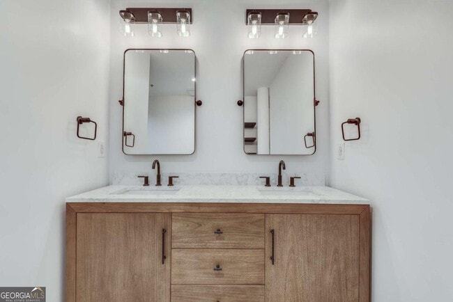 Building Photo - 400 Village Pkwy