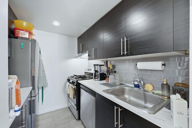 Building Photo - 174 Grand St