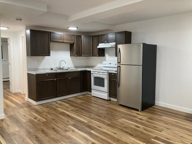 Primary Photo - 4th Ave 6 Plex