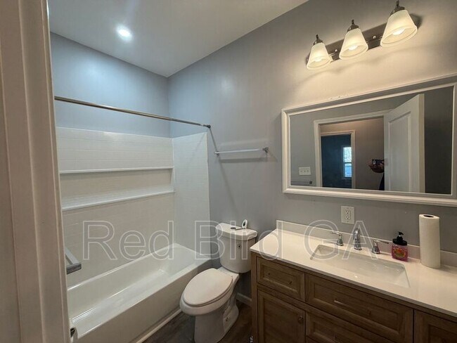 Building Photo - 311 Hunter St