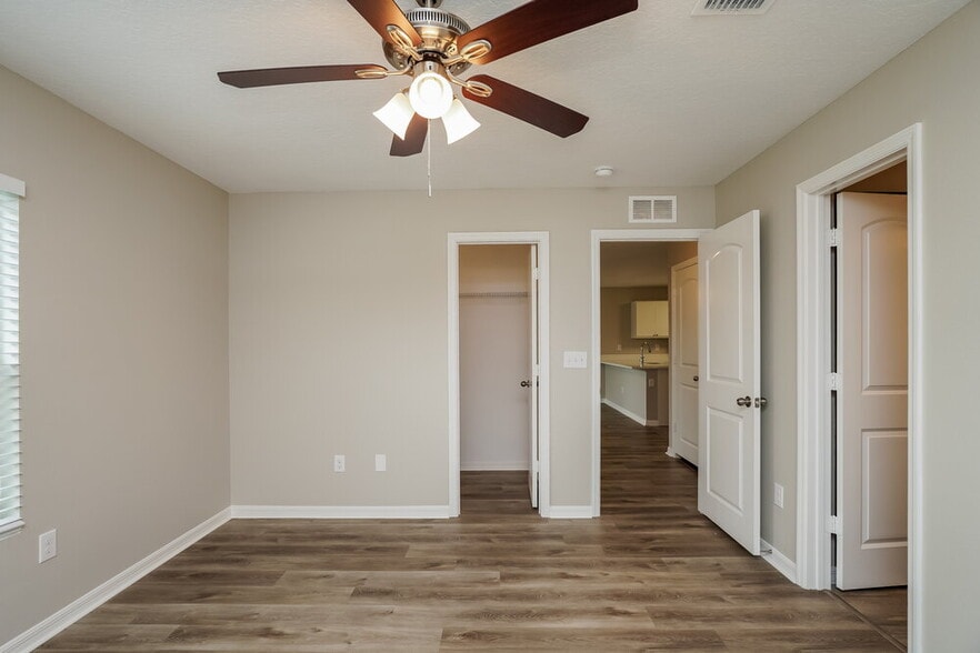 Building Photo - 333 Elderberry Ct