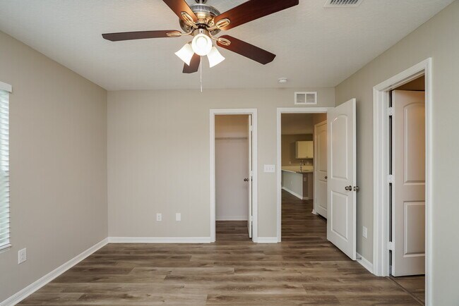 Building Photo - 333 Elderberry Ct