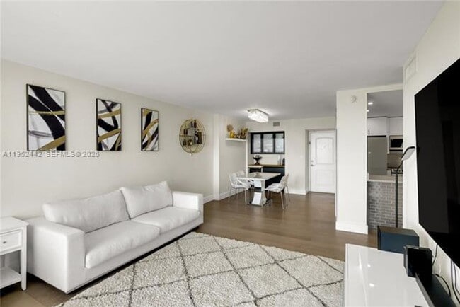 Building Photo - 100 Bayview Dr