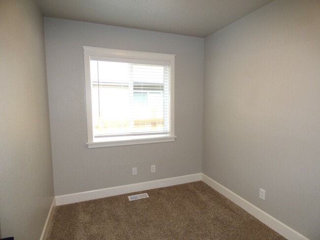 Building Photo - 3576-3578 Fisher Ct NE Salem, OR 97305