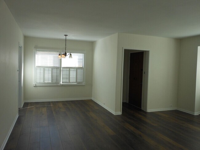 Building Photo - Charming Home near LMU
