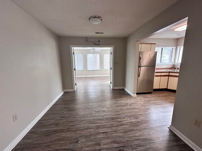 Building Photo - 6536 Valene Ct