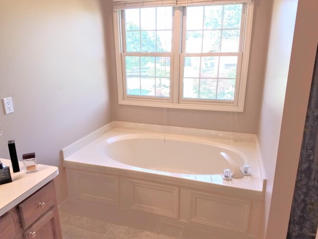 Building Photo - 47498 Fox Run Dr