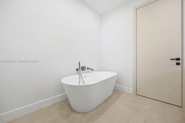 Building Photo - 1337 NE 13th Ave