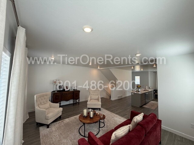 Building Photo - NO DEPOSIT option available for qualified ...