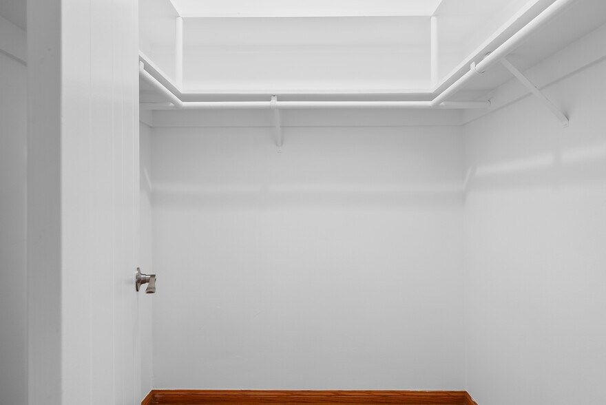 Building Photo - 824 S Shenandoah St