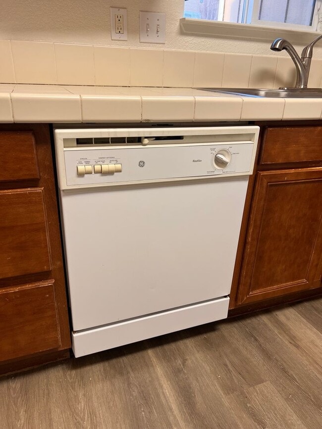 Building Photo - Updated Condo in North Reno