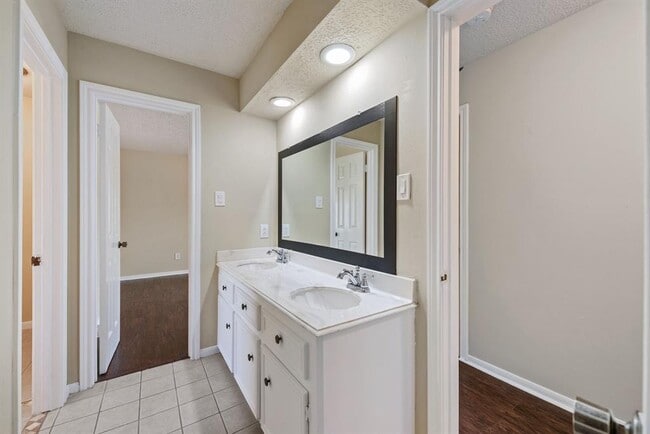 Building Photo - 9711 Godstone Ln