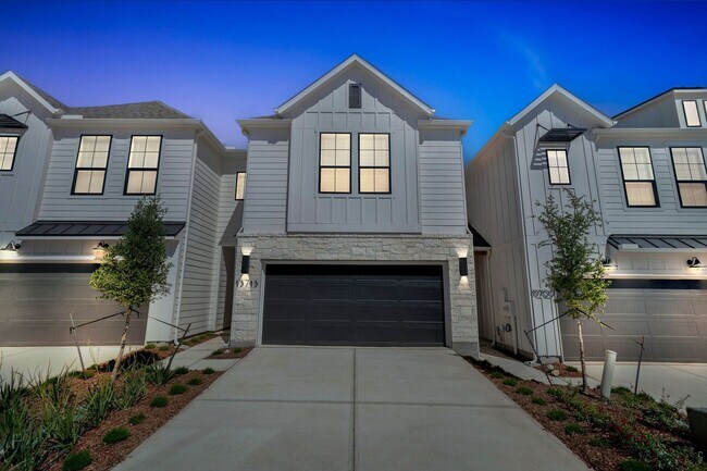 Building Photo - Luxury Townhome for Rent!!! The Florence Floor Plan! JULY SPECIAL! ? Get 2 Weeks FREE Rent when y...