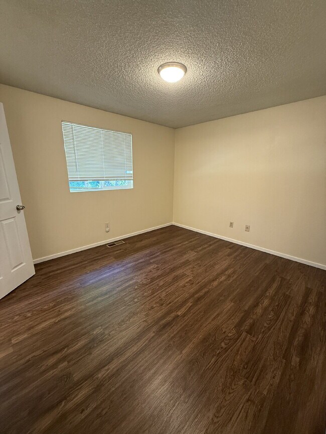 Building Photo - Rambler in Maple Valley Available Now!