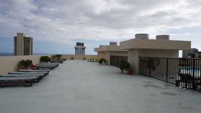 Building Photo - Fairway Villa Waikiki studio for rent