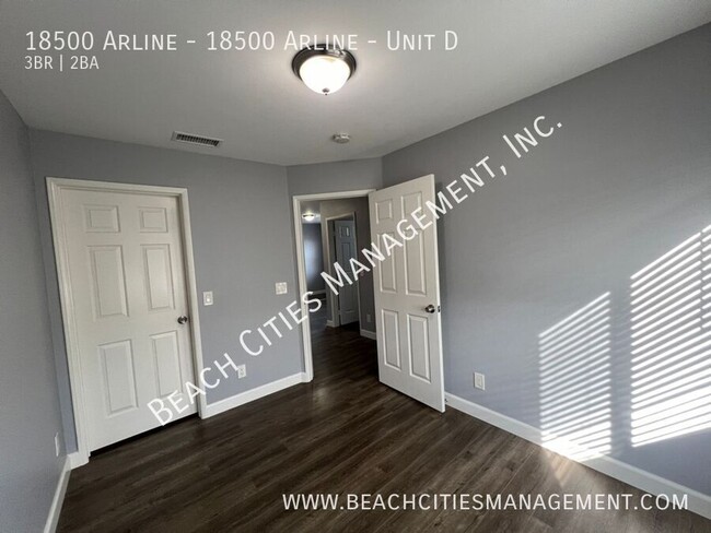 Building Photo - Remodeled 3 Bed, 2.5 Bath Town Home with A...