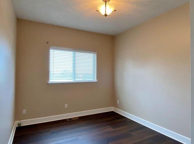 Building Photo - Lovely Modern Westside Home