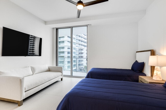 Building Photo - 3100 N Ocean Dr