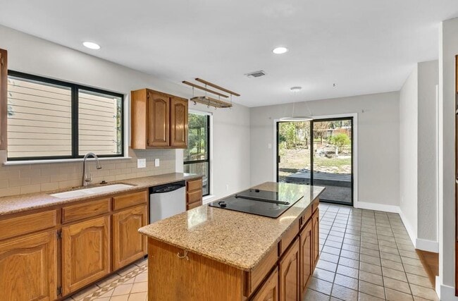 Building Photo - 4604 Palisade Dr