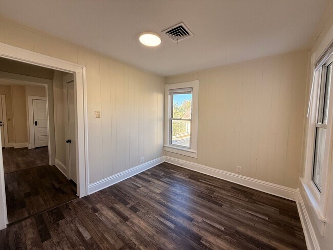 Building Photo - 750-752 E Wheeling St