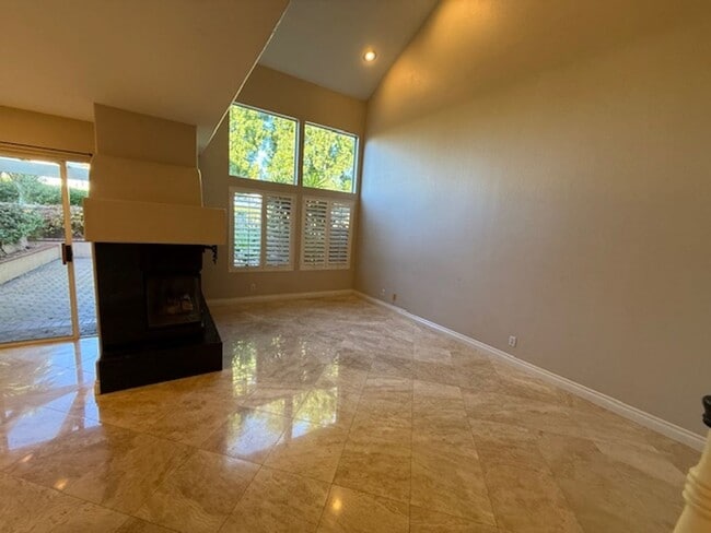 Building Photo - 2 Bedroom Condo in Aliso Viejo!